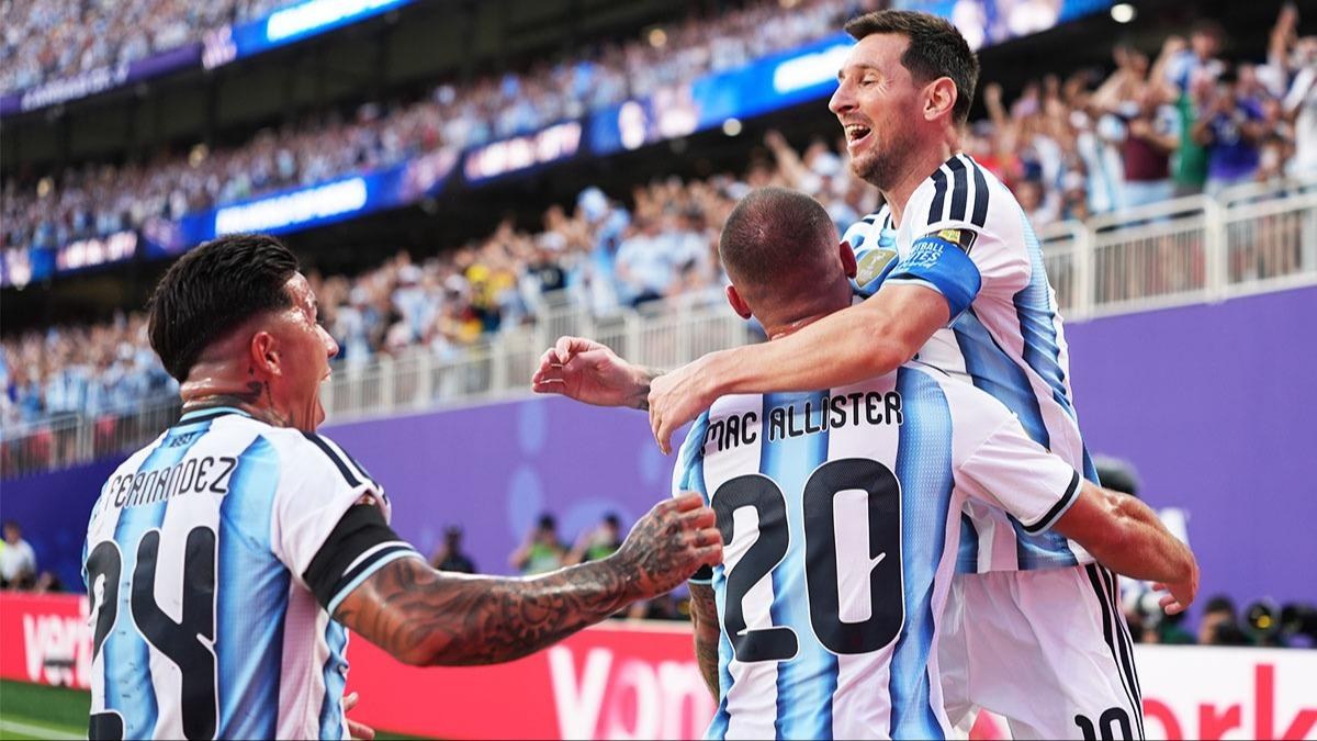 Messi ve Mac Allister'ın gol sevinci